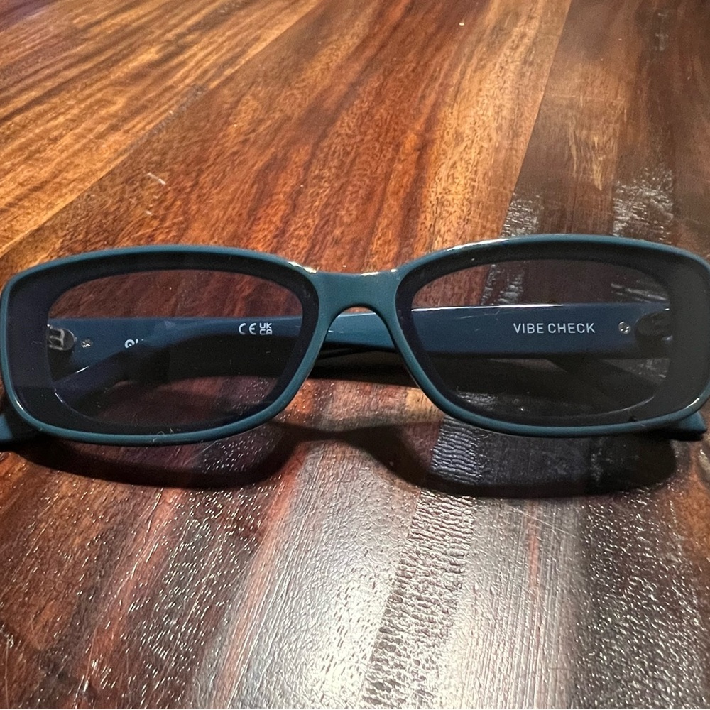Quay Sunglasses, Vibe Check, Steel Blue